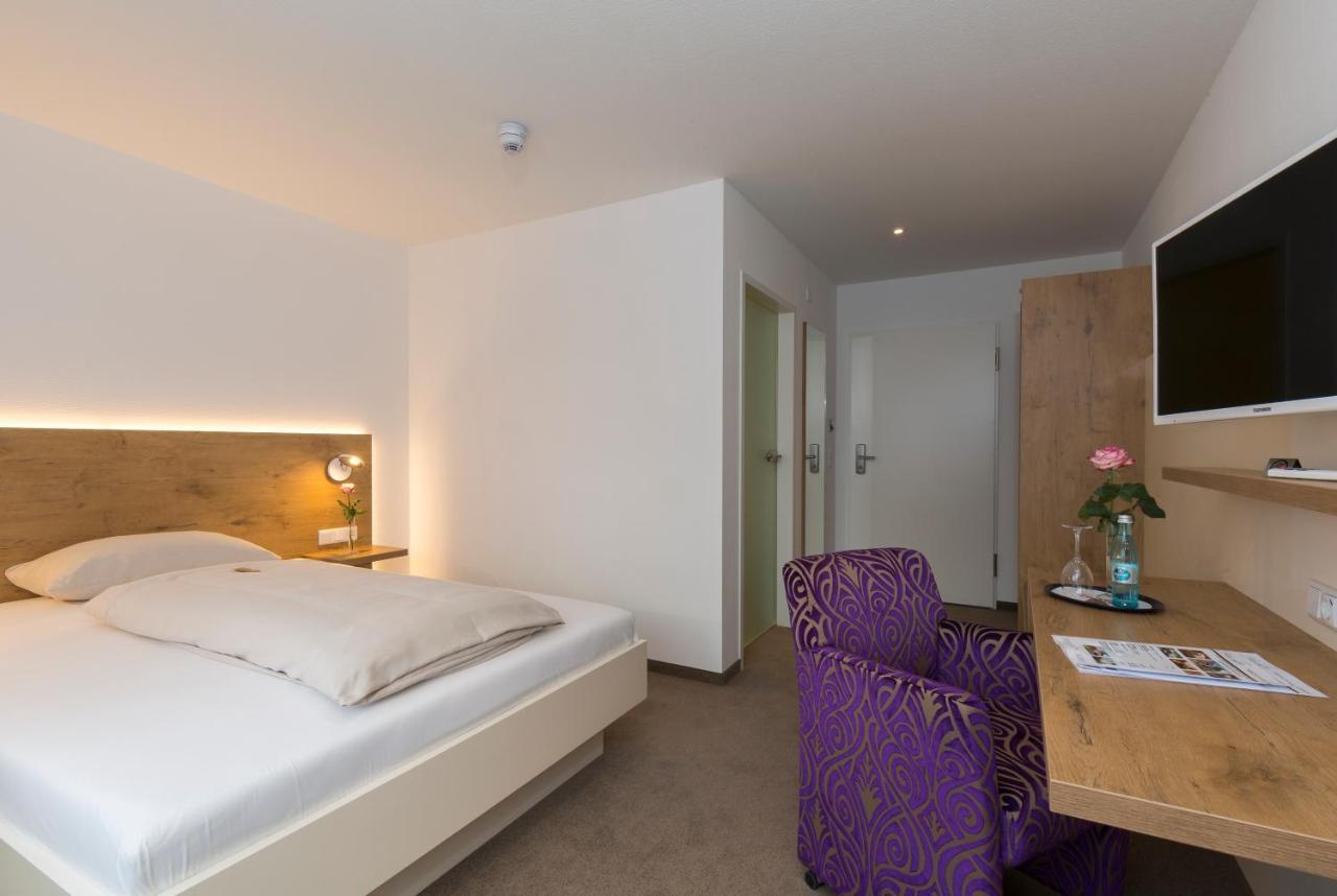 Hotel Hirsch Leonberg Bagian luar foto