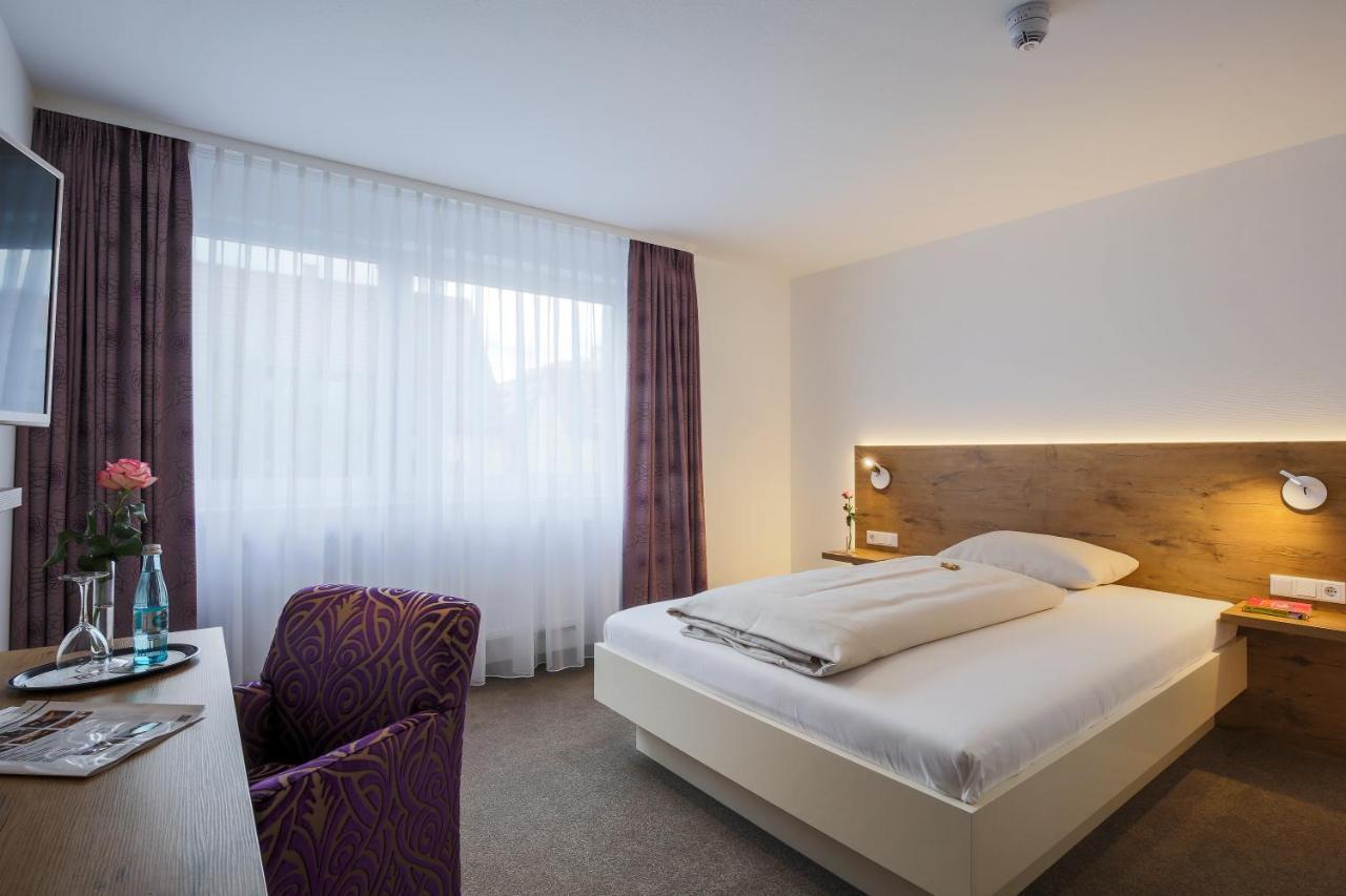 Hotel Hirsch Leonberg Bagian luar foto